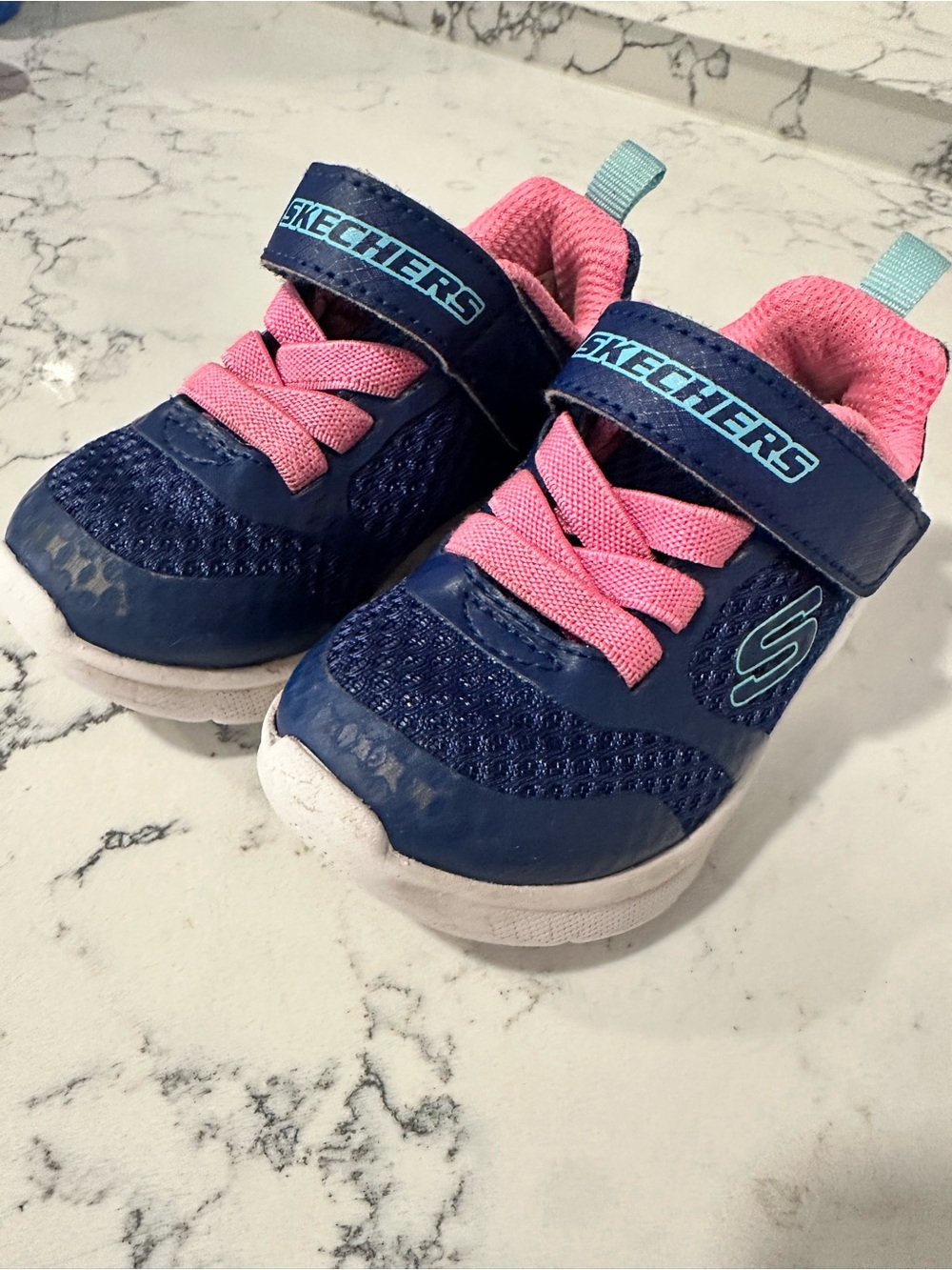 Skechers Kids Navy & Pink Lightweight Sneakers